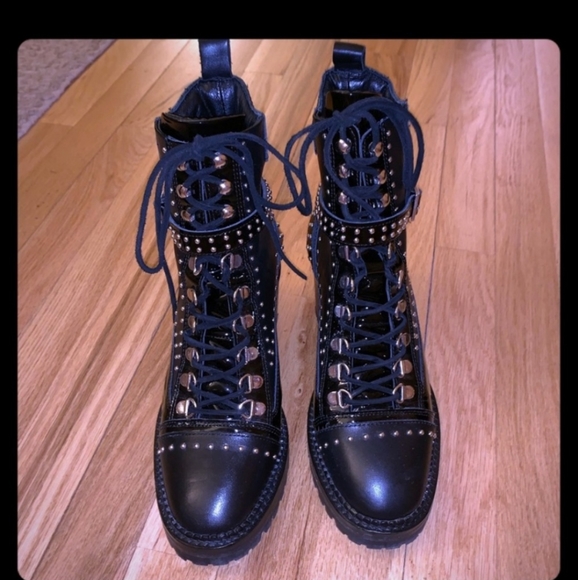 THE KOOPLES BOOTS. BLACK W/ STUDDING. SIZE 38/7. - Picture 2 of 4